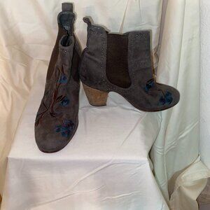 Crown Vintage Womens Size 7